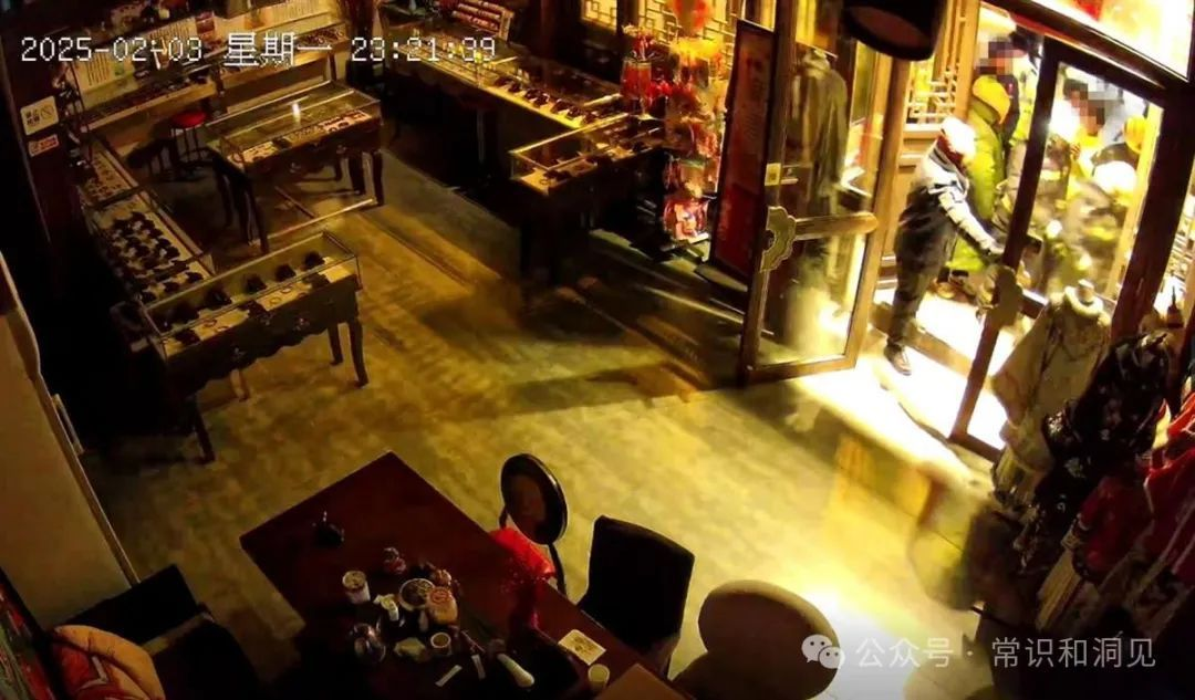 常识和洞见｜大同古城撬锁进店强制开灯，元规则坏了，就会这样